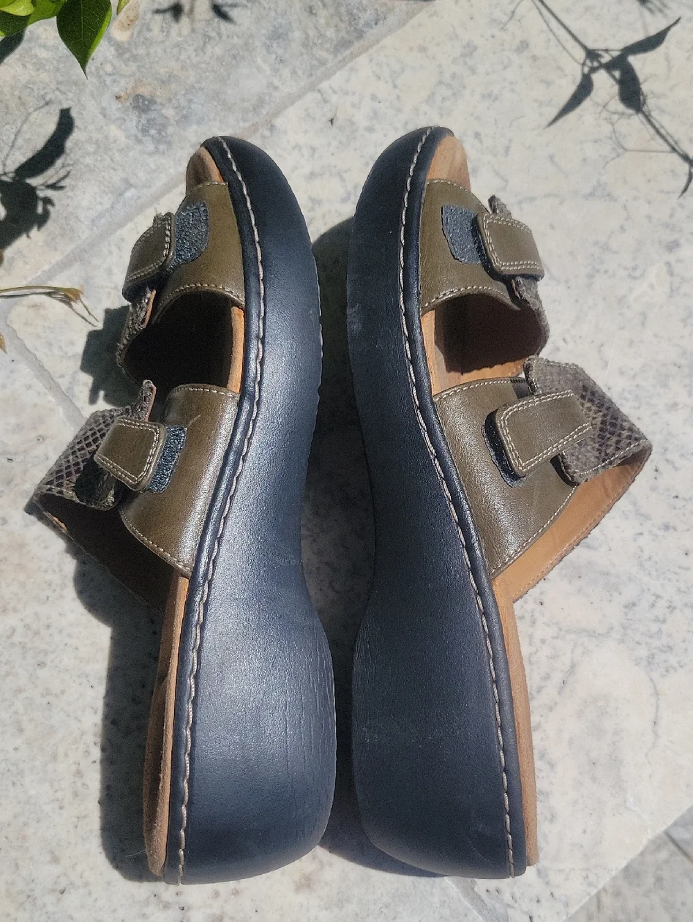 Clarks Delana Fenela Olive Snake-Texture Double-Strap Slide Sandals 7.5